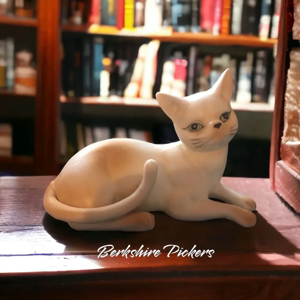 CAT FIGURINE GENUINE Porcelain  JAPAN VINTAGE 2